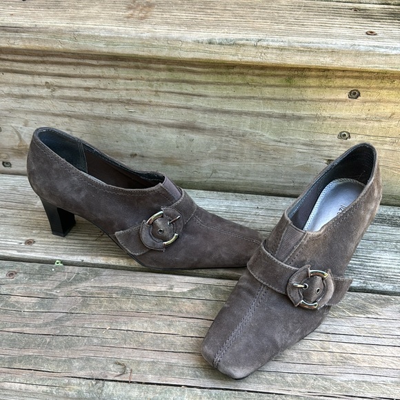 Liz Claiborne Shoes - Liz Claiborne heels - slip on